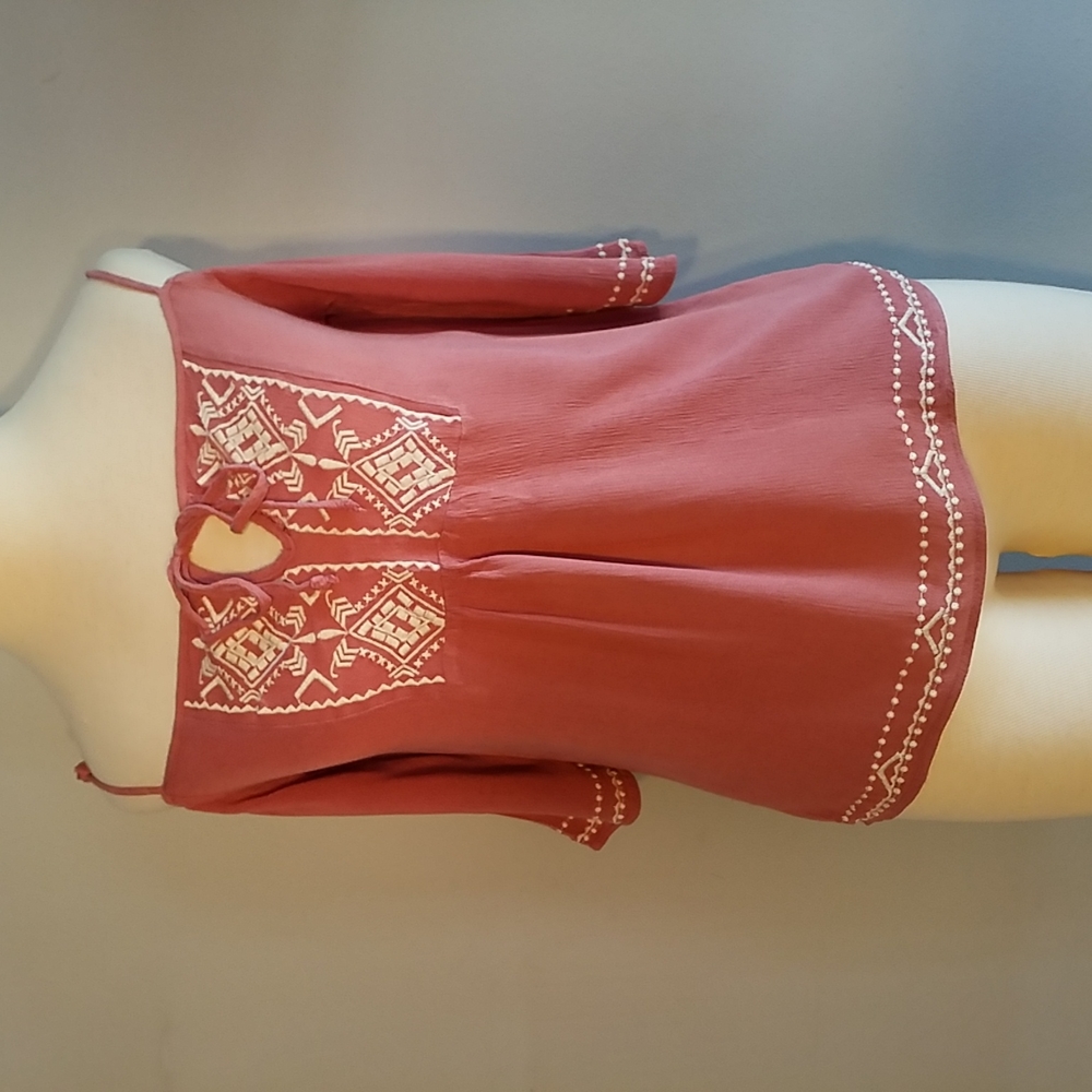 3/$25 Charlotte Russe off shoulder TOP S dusty mauve cream embroidered